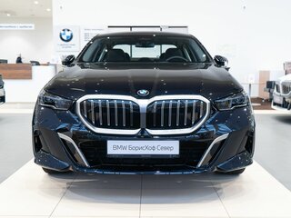 2025 BMW 5 серии Long 530Li xDrive VIII (G60/G61/G68), чёрный, 8450000 рублей, вид 2