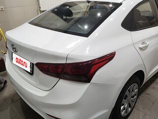 2018 Hyundai Solaris II, белый, 725000 рублей, вид 2