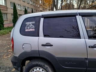 2011 Chevrolet Niva I Рестайлинг, серебристый, 320000 рублей, вид 5