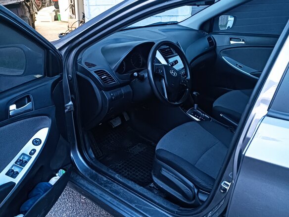 2011 Hyundai Solaris I, серый, 615000 рублей - вид 5