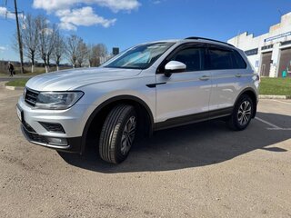 2017 Volkswagen Tiguan II, серебристый, 1522400 рублей, вид 4
