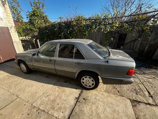 1992 Mercedes-Benz E-Класс 320 I (W124), серый, 400000 рублей, вид 3