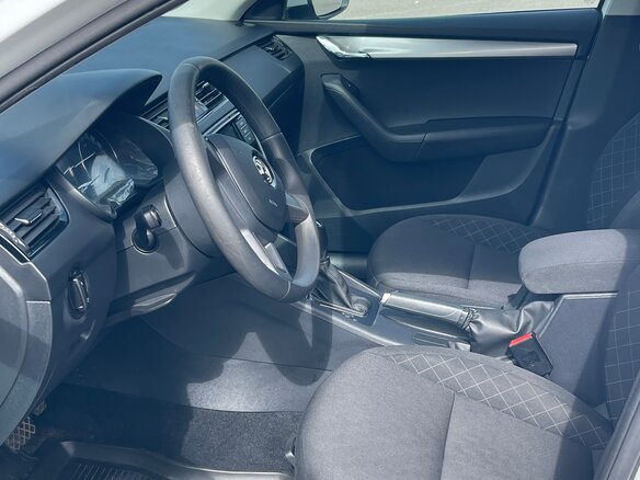 2020 Skoda Octavia III (A7) Рестайлинг, белый, 1650000 рублей - вид 6