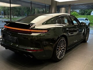 2024 Porsche Panamera 4 III, зелёный, 19000000 рублей, вид 3