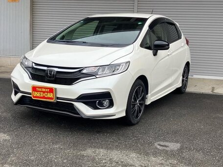 2017 Honda Fit III Рестайлинг, белый, 810000 рублей, вид 3