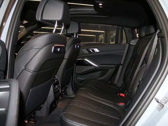 2025 BMW X6 40i III (G06) Рестайлинг, чёрный, 13890000 рублей - вид 5