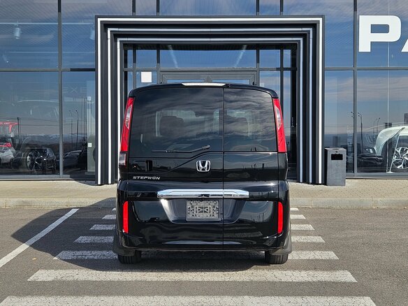 2018 Honda Stepwgn V Рестайлинг, чёрный, 1950000 рублей - вид 4