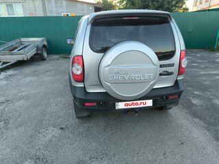 2013 Chevrolet Niva I Рестайлинг, серебристый, 610000 рублей, вид 3