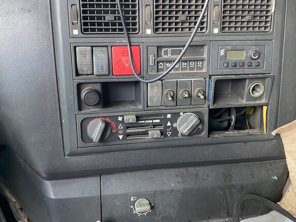 1999 Iveco EuroStar, синий, 1100000 рублей - вид 9