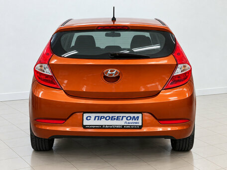 2015 Hyundai Solaris I Рестайлинг, оранжевый, 590000 рублей, вид 3