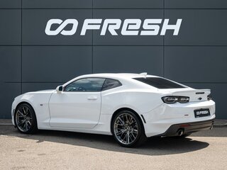 2022 Chevrolet Camaro VI Рестайлинг, белый, 3970000 рублей, вид 2