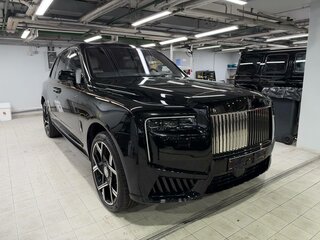 2026 Rolls-Royce Cullinan Black Badge I Рестайлинг (Series II), чёрный, 69500000 рублей, вид 2