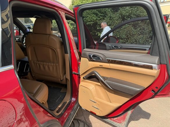 2016 Porsche Cayenne S II Рестайлинг (958), красный, 3121000 рублей - вид 12