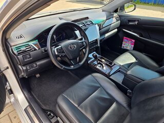 2015 Toyota Camry VII (XV50) Рестайлинг, серебристый, 1990000 рублей, вид 5