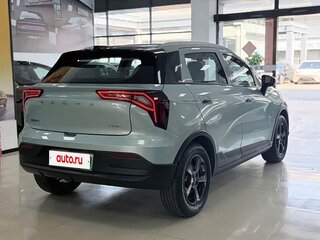 2024 Geely Geometry E 39.4 kWh, серебристый, 1357033 рублей, вид 4