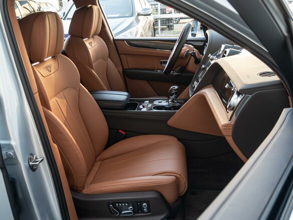 2019 Bentley Bentayga I, серый, 13200000 рублей - вид 6