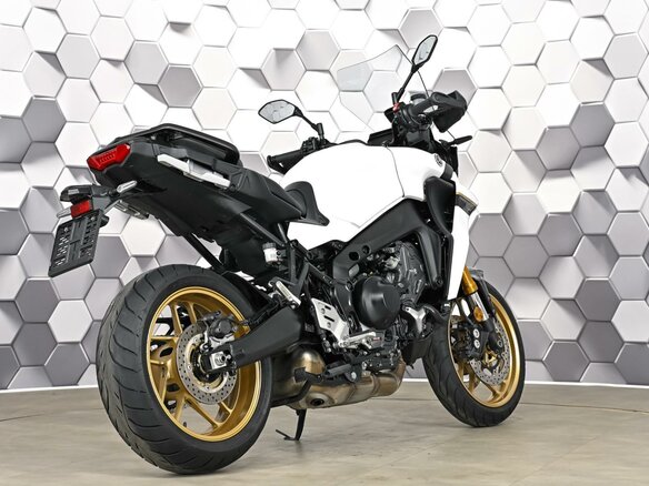 2023 Yamaha MT-09 Tracer (FJ-09), белый, 1227000 рублей - вид 6