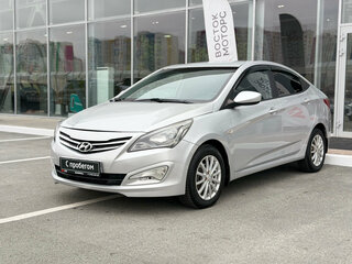 2014 Hyundai Solaris I Рестайлинг, серебристый, 900000 рублей, вид 2