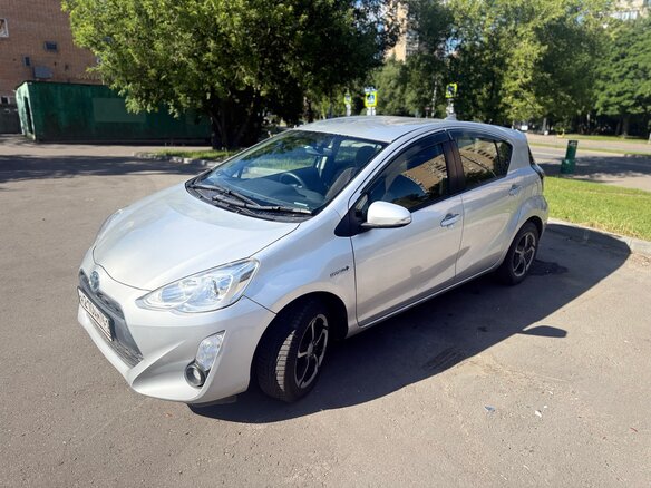 2016 Toyota Aqua I Рестайлинг, серебристый, 750000 рублей - вид 11