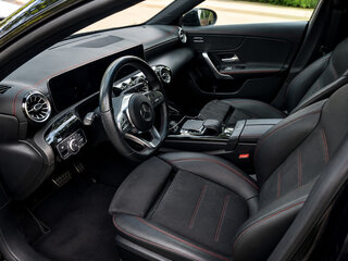 2019 Mercedes-Benz CLA 200 II (C118, X118), чёрный, 3100000 рублей, вид 3