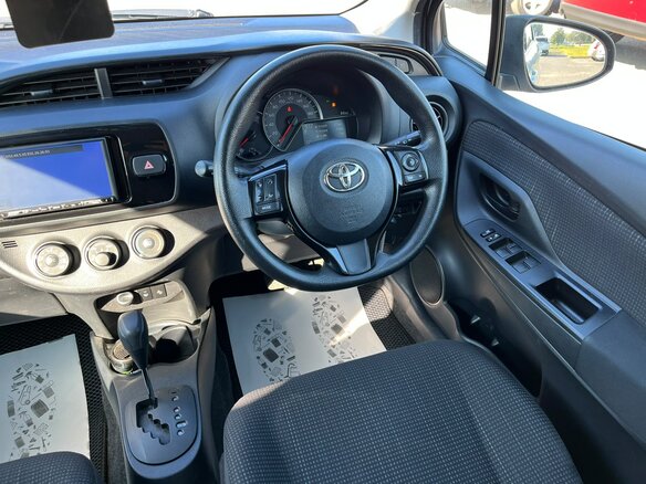 2018 Toyota Vitz III (XP130) Рестайлинг 2, серый - вид 18