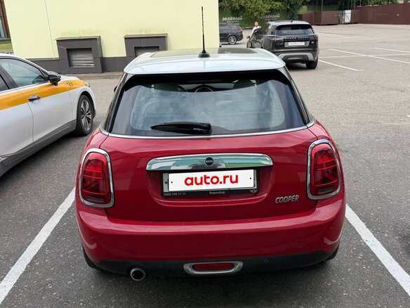 2018 Mini Hatch Cooper III (F55/F56), красный, 2090000 рублей - вид 1