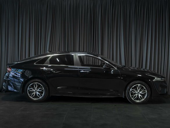 2020 Kia K5 III, чёрный - вид 3