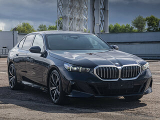 2024 BMW 5 серии 530i xDrive VIII (G60/G61/G68), синий, 7228728 рублей, вид 3