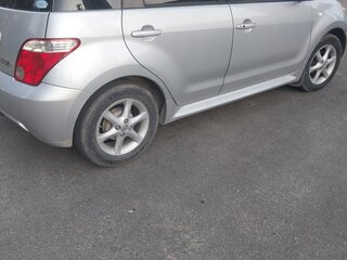 2005 Toyota Ist I Рестайлинг, серый, 540000 рублей, вид 3
