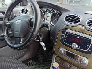 2009 Ford Focus II Рестайлинг, серебристый, 458000 рублей, вид 3