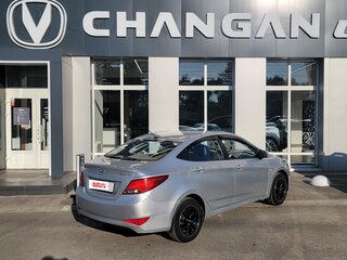 2014 Hyundai Solaris I Рестайлинг, серебристый, 530000 рублей, вид 3