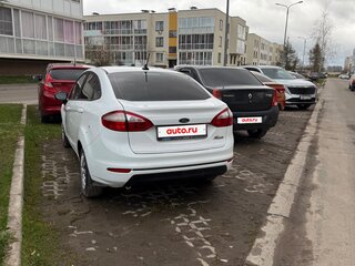 2016 Ford Fiesta Mk6 Рестайлинг, белый, 900000 рублей, вид 2