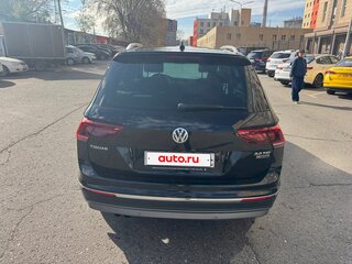 2018 Volkswagen Tiguan II, чёрный, 2900000 рублей, вид 2