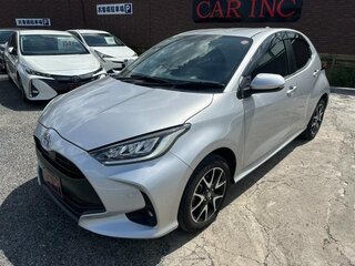 2023 Toyota Yaris IV, серебристый, 1065000 рублей, вид 1