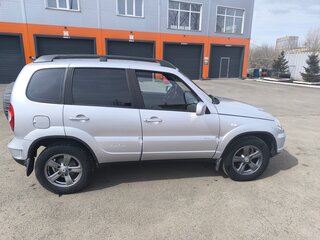 2011 Chevrolet Niva I Рестайлинг, серебристый, 500000 рублей, вид 2