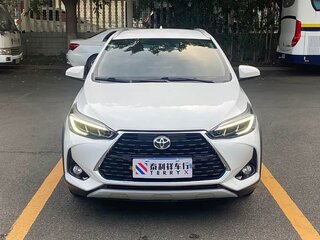 2023 Toyota Yaris L XP150 Рестайлинг, белый, 1160000 рублей, вид 2