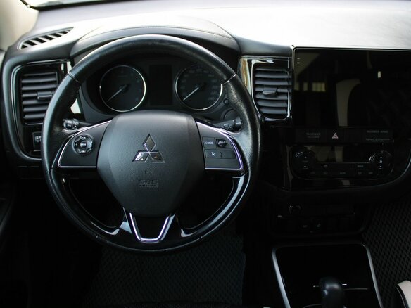 2018 Mitsubishi Outlander III Рестайлинг 2, белый, 1999000 рублей - вид 9