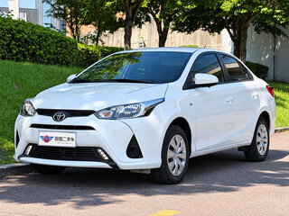 2022 Toyota Yaris L XP150 Рестайлинг, белый, 2250000 рублей, вид 2