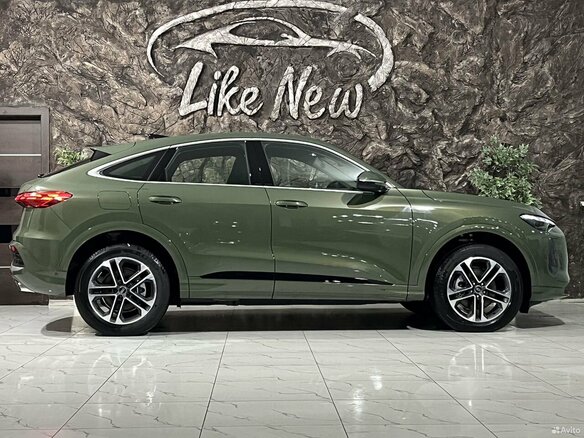 2025 Audi Q5 40 TFSI III (GU), зелёный, 7658000 рублей - вид 2