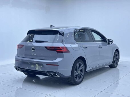 2023 Volkswagen Golf VIII, голубой, 1670000 рублей, вид 3