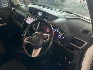 2017 Toyota Tank I, белый, 1050000 рублей, вид 5