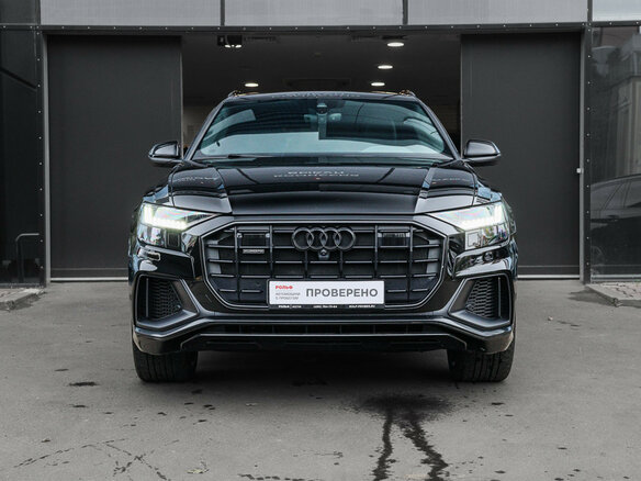 2020 Audi Q8 55 TFSI I (4M), чёрный, 6000000 рублей - вид 1