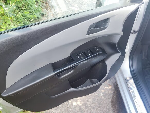 2012 Chevrolet Aveo II, серебристый, 570000 рублей - вид 9