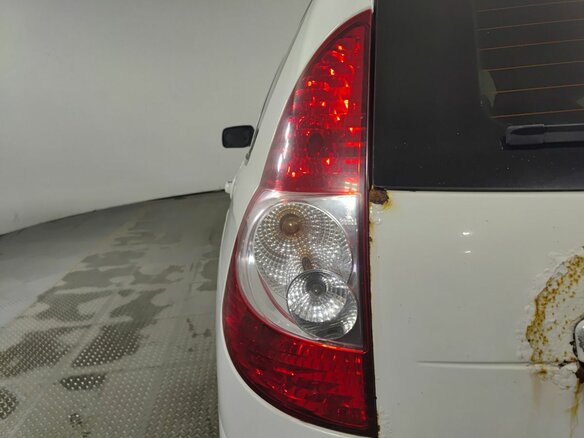 2011 Lada (ВАЗ) Priora I, белый, 125000 рублей - вид 10