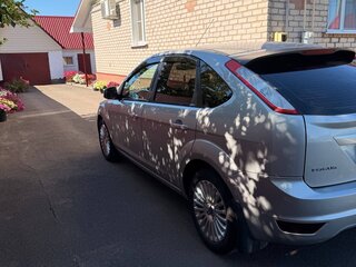 2010 Ford Focus II Рестайлинг, серебристый, 670000 рублей, вид 5