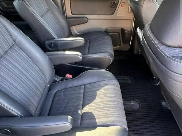 2017 Honda Freed II, серый, 1350000 рублей - вид 2