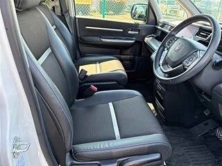 2021 Honda Stepwgn Spada V Рестайлинг, белый, 1820000 рублей - вид 8