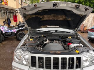 2005 Jeep Grand Cherokee III (WK), серебристый, 660000 рублей, вид 2