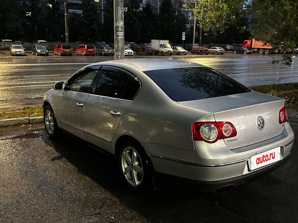 2010 Volkswagen Passat B6, серебристый, 685000 рублей - вид 5