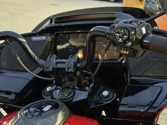 2025 Harley-Davidson CVO Road Glide ST, красный, 5150000 рублей - вид 4